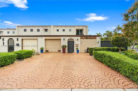 7282 Jacaranda Ln, Miami Lakes FL - photo 9 of 61