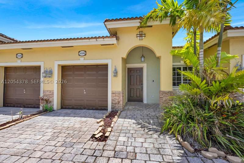2 bedroom Townhouse at 3326 NE 11th Dr, Ventura At Malibu Bay, Homestead — photo 2
