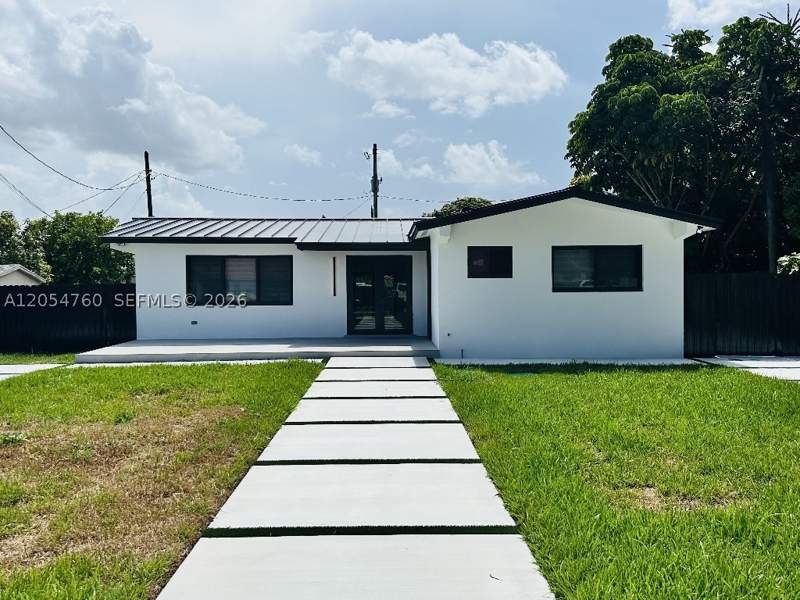 3 bedroom SingleFamilyResidence at 430 SW 100th Ave, Richardson-Kellett Land C, Sweetwater — photo 2