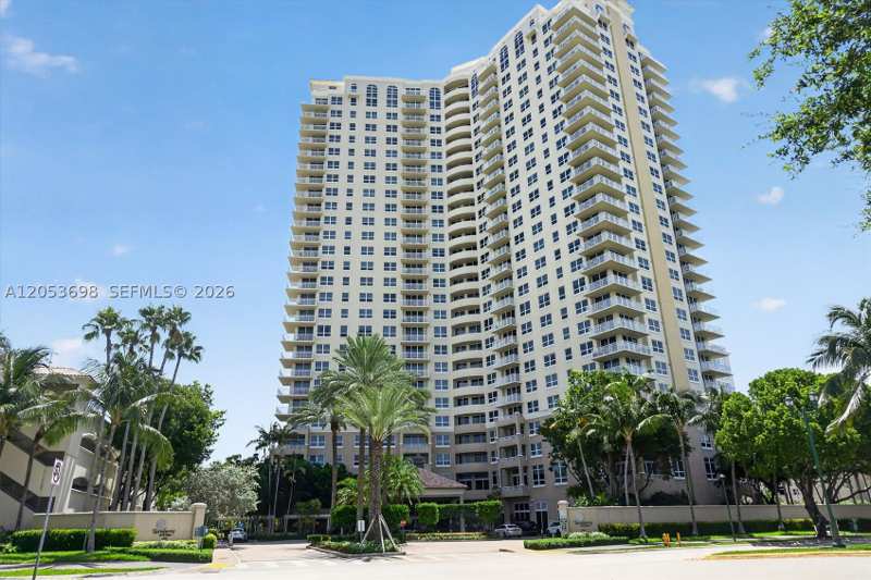 1 bedroom Condominium at 19501 W Country Club Dr 2401, Turnberry On The Green, Aventura — photo 1