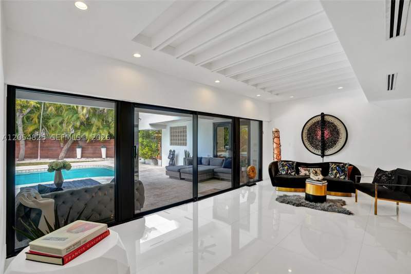 5 bedroom SingleFamilyResidence at 19130 NE 21st Ave, Sky Lake, North Miami Beach — photo 3