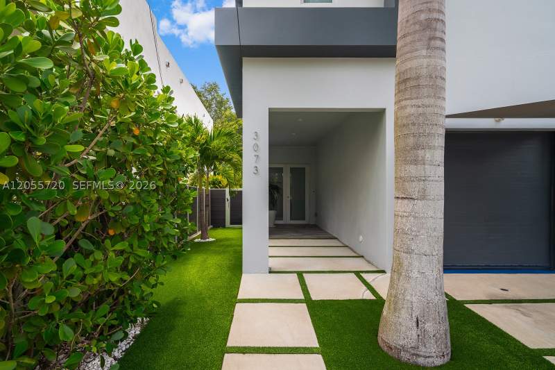 3 bedroom Townhouse at 3073 Carter St 3073, Lux At The Grove Condo Bl, Miami — photo 2