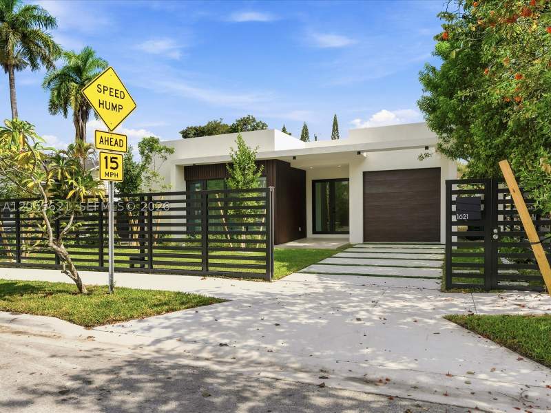 4 bedroom SingleFamilyResidence at 1621 SW 11th Ter, Shenandoah, Miami — photo 4
