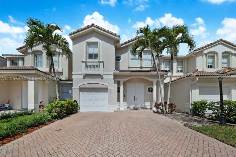 3 bedroom Townhouse at 4850 NW 108th Pl, Savannah At Doral, Doral — photo 1