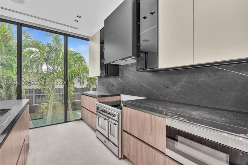 4 bedroom SingleFamilyResidence at 6020 Alton Rd, La Gorce Golf Sub, Miami Beach — photo 4