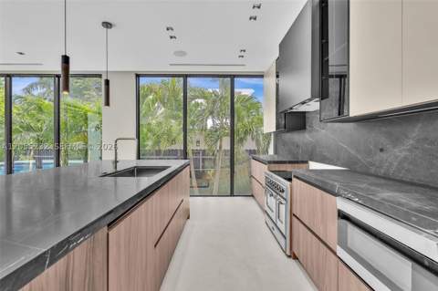 6020 Alton Rd, Miami Beach FL - photo 6 of 30