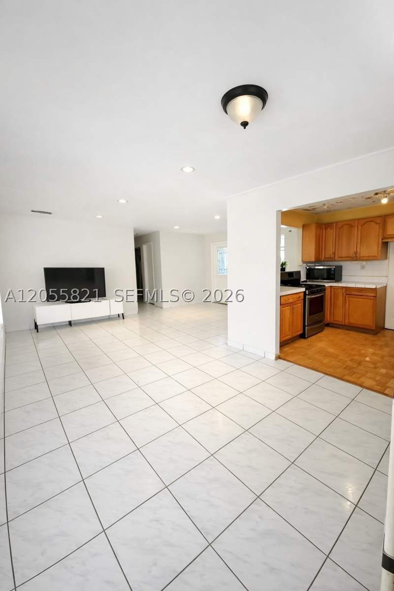 4 bedroom SingleFamilyResidence at 10221 SW 169th St, Oakbrook, Miami — photo 5