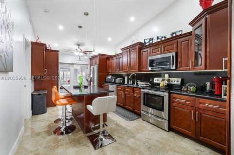 11425 NW 88th Ct, Hialeah Gardens FL - photo 11 of 46