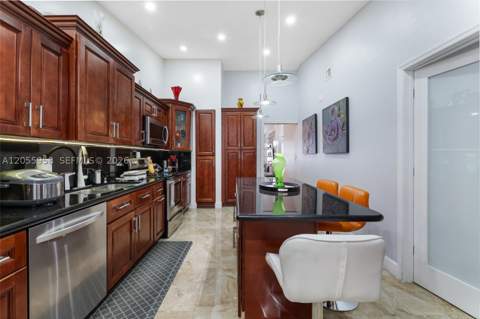 11425 NW 88th Ct, Hialeah Gardens FL - photo 14 of 46