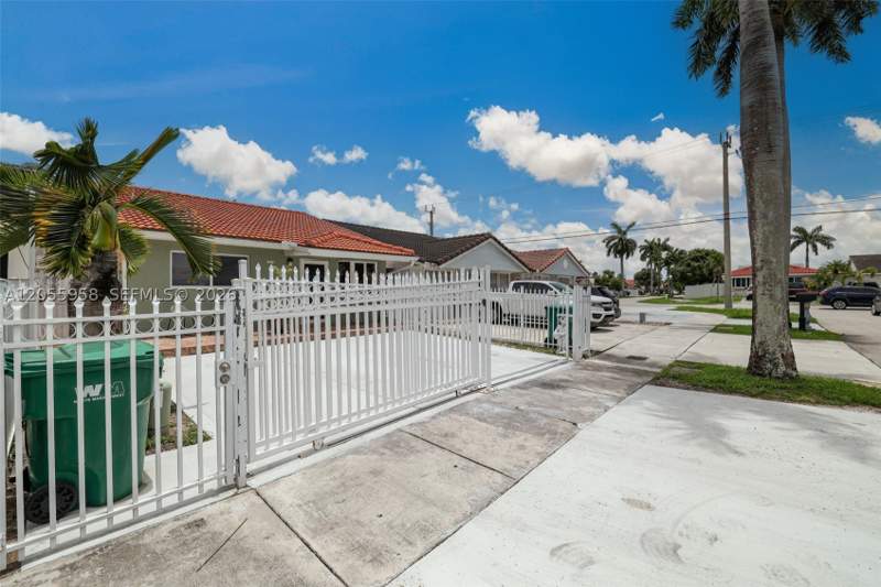 3 bedroom SingleFamilyResidence at 11425 NW 88th Ct, Biltmore Estates, Hialeah Gardens — photo 3