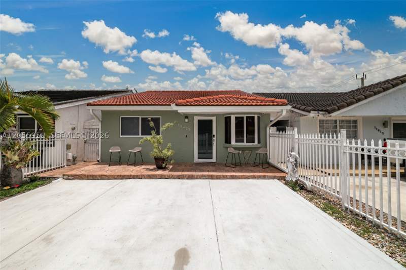 3 bedroom SingleFamilyResidence at 11425 NW 88th Ct, Biltmore Estates, Hialeah Gardens — photo 4
