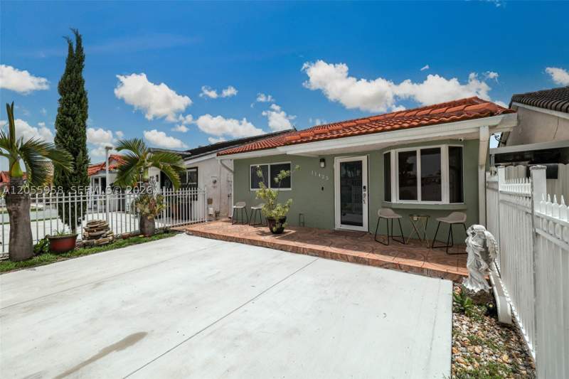 3 bedroom SingleFamilyResidence at 11425 NW 88th Ct, Biltmore Estates, Hialeah Gardens — photo 5