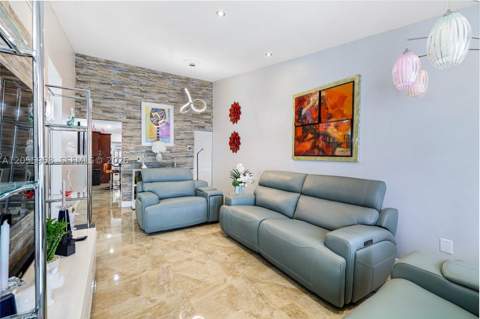 11425 NW 88th Ct, Hialeah Gardens FL - photo 7 of 46