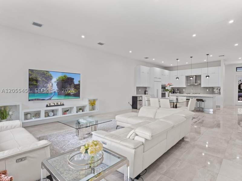 4 bedroom SingleFamilyResidence at 8143 NW 47th Ter, Downtown Doral South Phas, Doral — photo 4