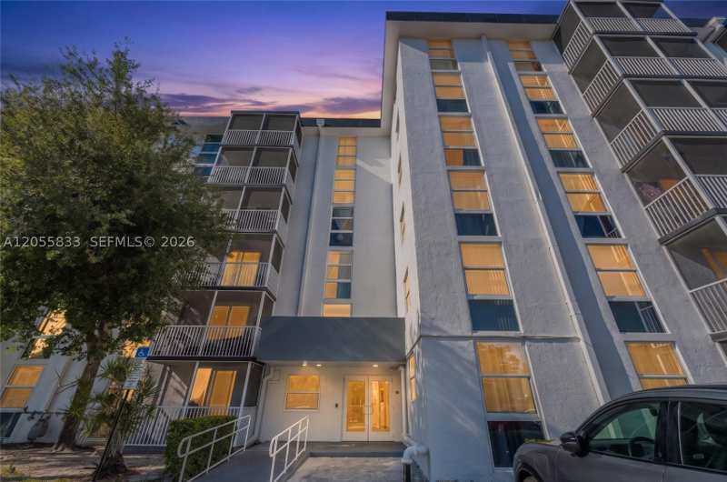 1 bedroom Condominium at 16851 NE 23rd Ave A516, Woodside Apts Condo, North Miami Beach — photo 1