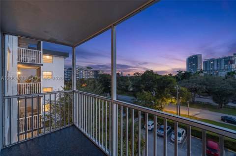 16851 NE 23rd Ave A516, North Miami Beach FL - photo 18 of 29