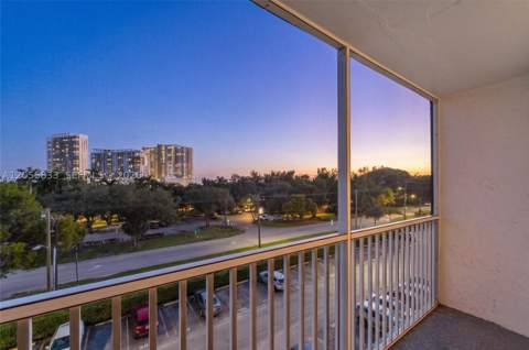 16851 NE 23rd Ave A516, North Miami Beach FL - photo 20 of 29