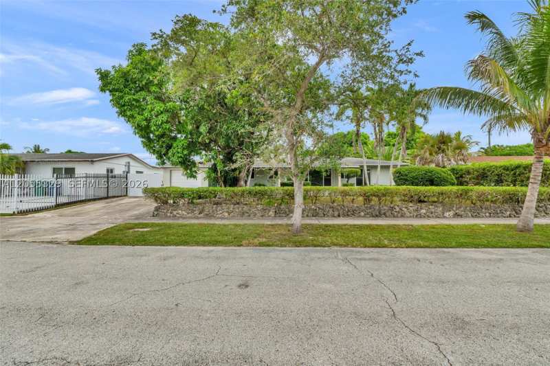 3 bedroom SingleFamilyResidence at 9921 SW 165th Ter, Fairway Park Sec 3, Miami — photo 1