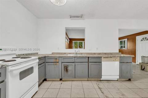 9921 SW 165th Ter, Miami FL - photo 15 of 46