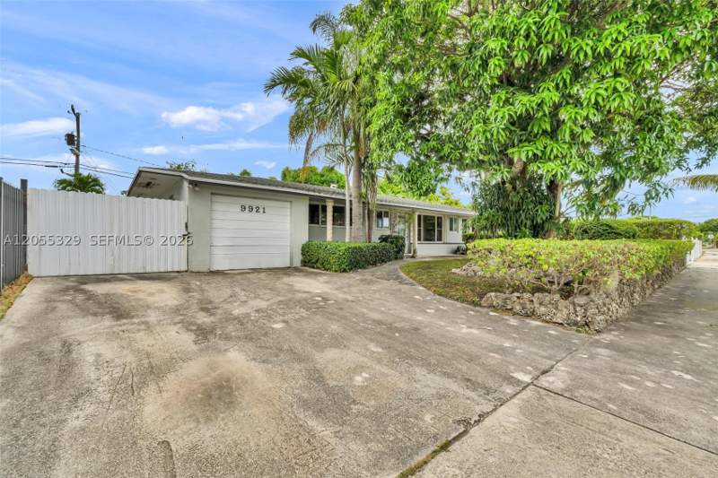 3 bedroom SingleFamilyResidence at 9921 SW 165th Ter, Fairway Park Sec 3, Miami — photo 3