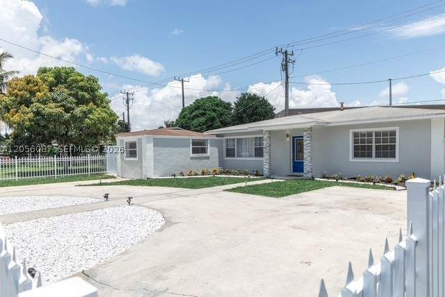 4 bedroom SingleFamilyResidence at 935 NE 164th St, Carl Byoir, North Miami Beach — photo 2