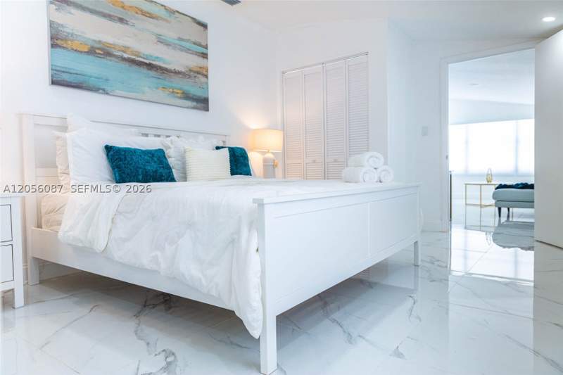 4 bedroom SingleFamilyResidence at 935 NE 164th St, Carl Byoir, North Miami Beach — photo 5