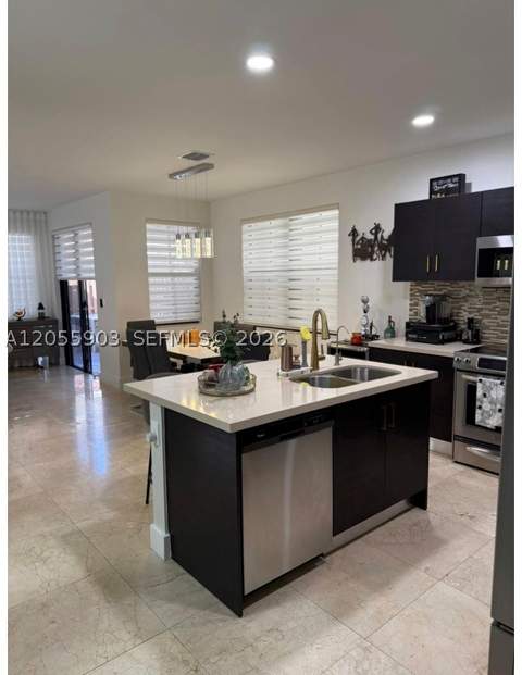 7022 NW 102nd Pl, Doral FL - photo 16 of 56