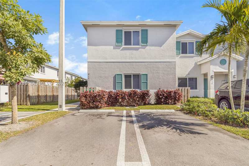 4 bedroom Townhouse at 417 NW 12th Pl, Forest Park Villas, Florida City — photo 1