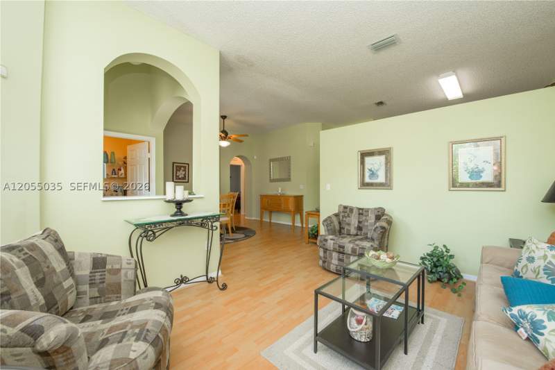 3 bedroom SingleFamilyResidence at 460 SE 24th Dr, Keys-Gate No 1, Homestead — photo 3