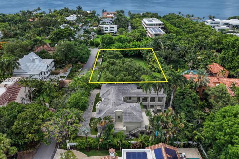 5 bedroom SingleFamilyResidence at 3400 S Moorings Way, The Moorings, Miami — photo 4