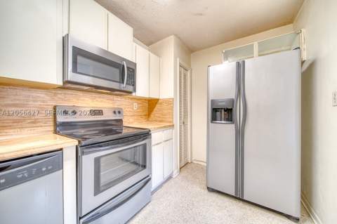 6335 SW 31st St, Miami FL - photo 7 of 31