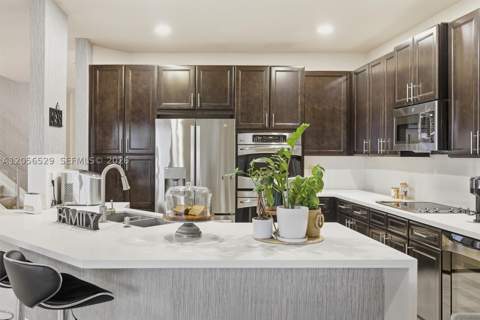 8870 NW 99th Path, Doral FL - photo 14 of 41