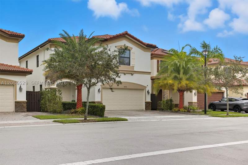 4 bedroom SingleFamilyResidence at 8870 NW 99th Path, Isles At Grand Bay, Doral — photo 2