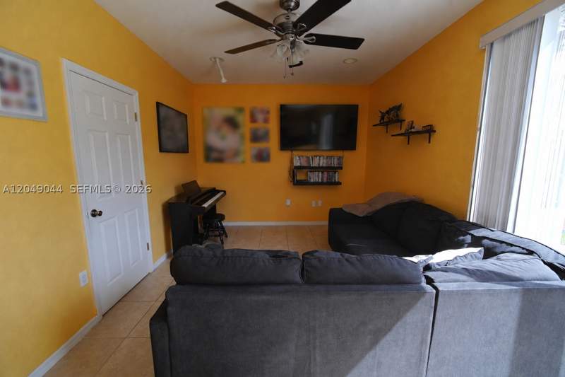 3 bedroom SingleFamilyResidence at 1430 SE 18th Pl, Shores At Keys Gate, Homestead — photo 3