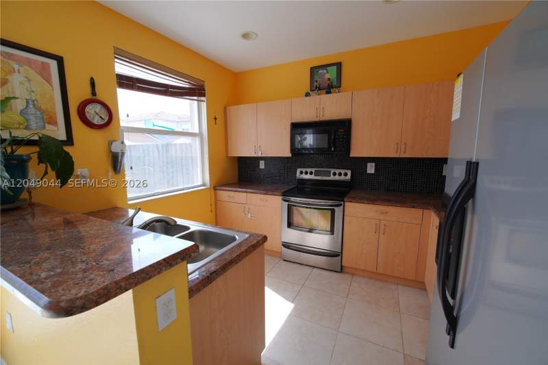 3 bedroom SingleFamilyResidence at 1430 SE 18th Pl, Shores At Keys Gate, Homestead — photo 4