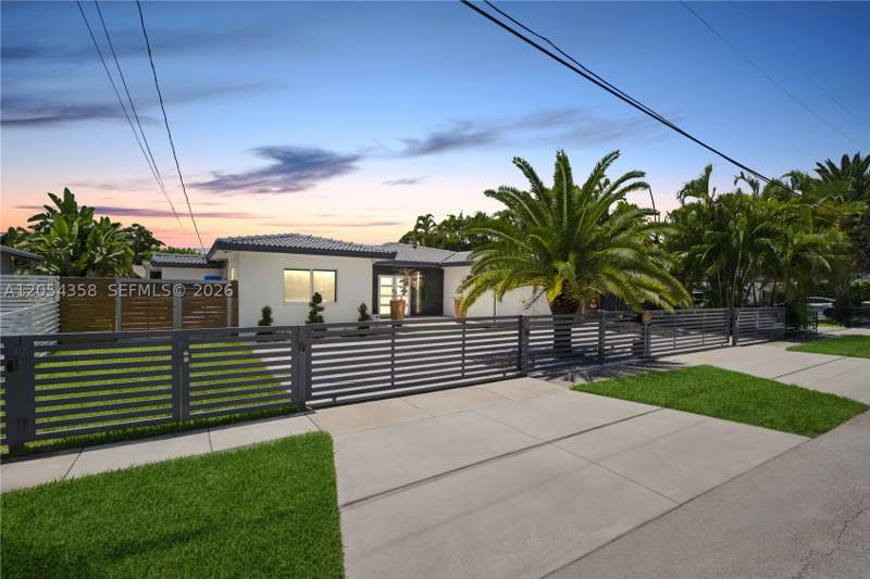 3 bedroom SingleFamilyResidence at 12930 Auralia Rd, VENETIAN SEC KEYSTONE POI, North Miami — photo 3