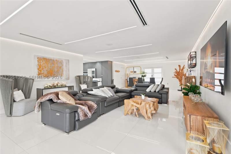 3 bedroom SingleFamilyResidence at 12930 Auralia Rd, VENETIAN SEC KEYSTONE POI, North Miami — photo 5
