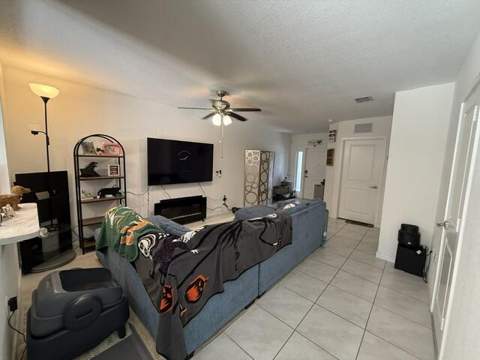 561 NE 5th Way, Florida City FL - photo 10 of 21