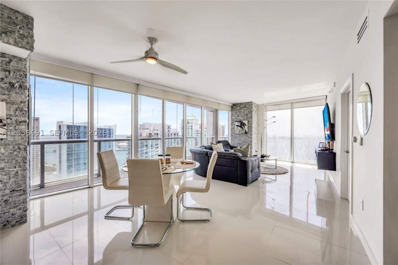 2 bedroom Condominium at 495 Brickell Ave 3702, Icon Brickell No Two, Miami — photo 2