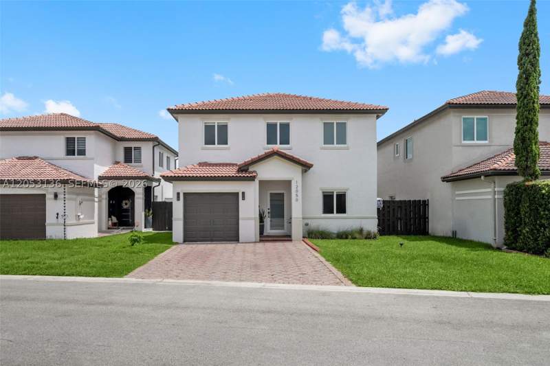 4 bedroom SingleFamilyResidence at 12050 SW 135th Ter, Four Lakes Sec 7, Miami — photo 2