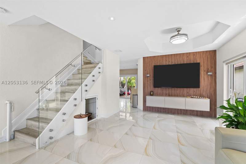 4 bedroom SingleFamilyResidence at 12050 SW 135th Ter, Four Lakes Sec 7, Miami — photo 4