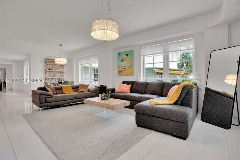 2 bedroom Condominium at 1250 Ocean Dr 2N, The Carlyle Deco Hotel Co, Miami Beach — photo 4
