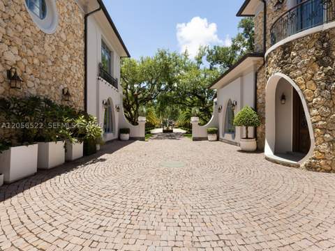 5771 SW 94th St, Pinecrest FL - photo 9 of 43