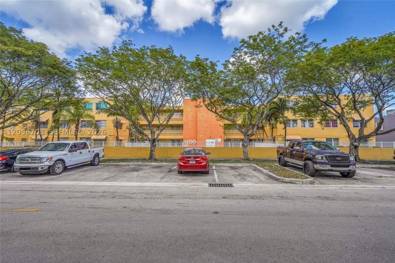 1 bedroom Condominium at 1851 NE 168th St A8, The Palms 51 Condo, North Miami Beach — photo 4