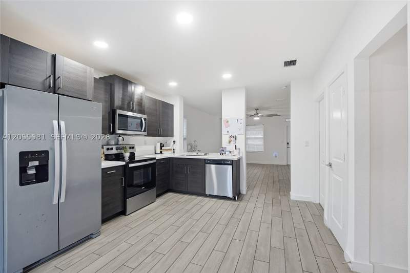 4 bedroom SingleFamilyResidence at 427 NE 6th Ct, Royal Homes West, Florida City — photo 5