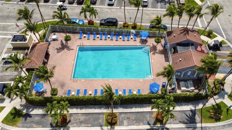 4 bedroom Condominium at 8242 NW 107th Ct 8-12, Leeward At Islands At Dor, Doral — photo 4