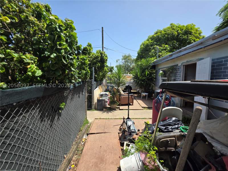 2 bedroom SingleFamilyResidence at 722 SW 3rd Ave, Tatums Colored Town Addn, Homestead — photo 3