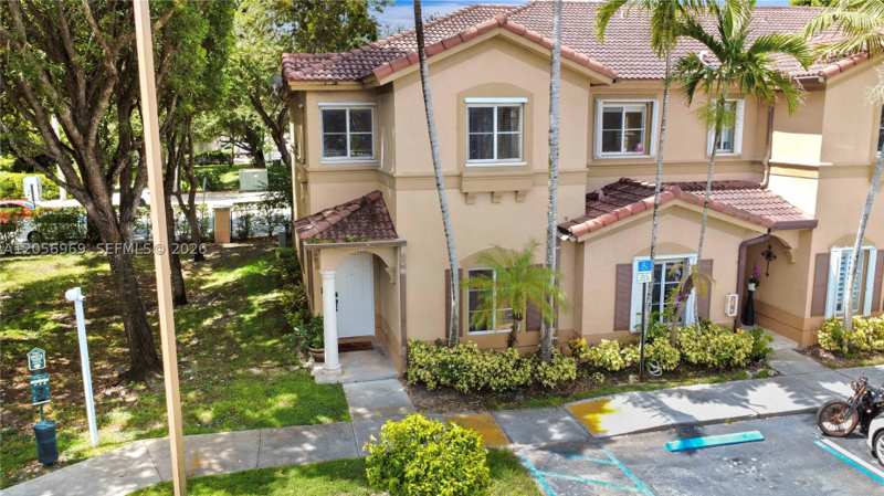 4 bedroom Condominium at 10720 NW 82nd Ter 1-8, Leeward At Islands At Dor, Doral — photo 1