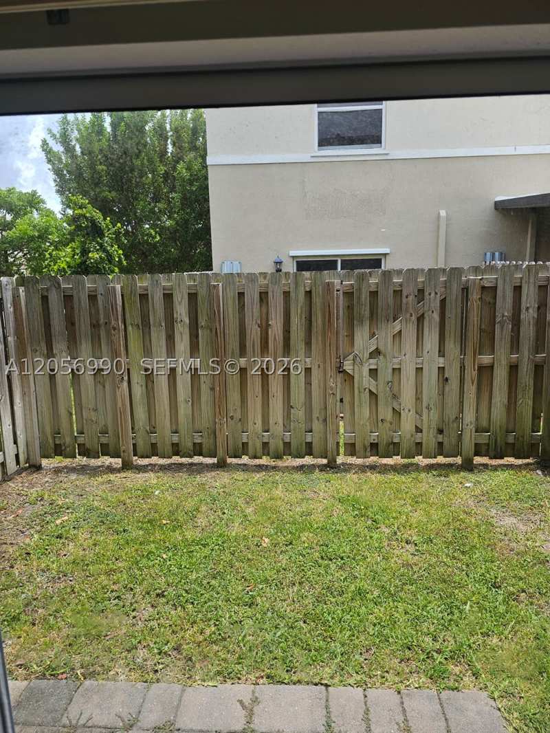 3 bedroom Townhouse at 561 NE 5th St, Fvp Subdivision, Florida City — photo 1