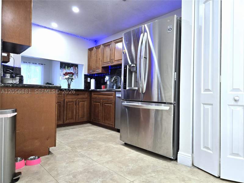 3 bedroom Townhouse at 12423 NW 7th Ln, Lake Pointe Sec 1, Miami — photo 5